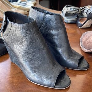 Vince Camuto peep toe wedge